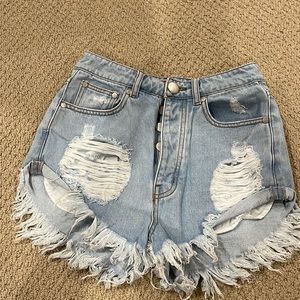 Caffeine light wash denim shorts in small